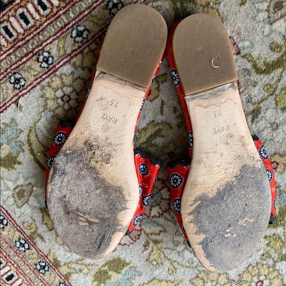 Raye slides - Picture 2 of 2